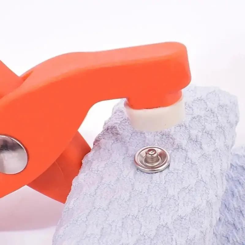Tich button clipper with set of 25 FREE Buttons